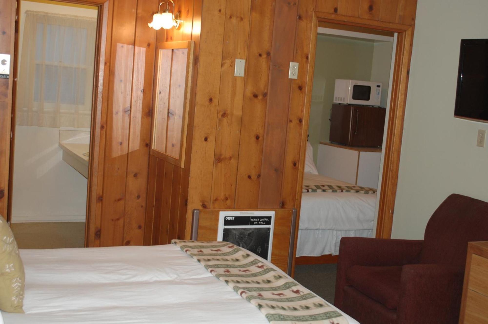 Trees Motel Бишъп Екстериор снимка