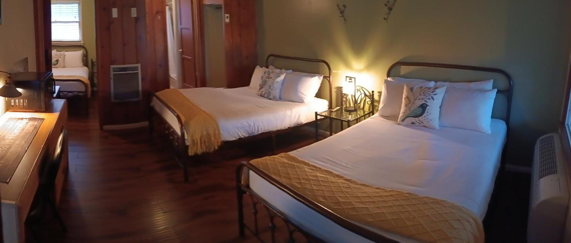 Trees Motel Бишъп Екстериор снимка