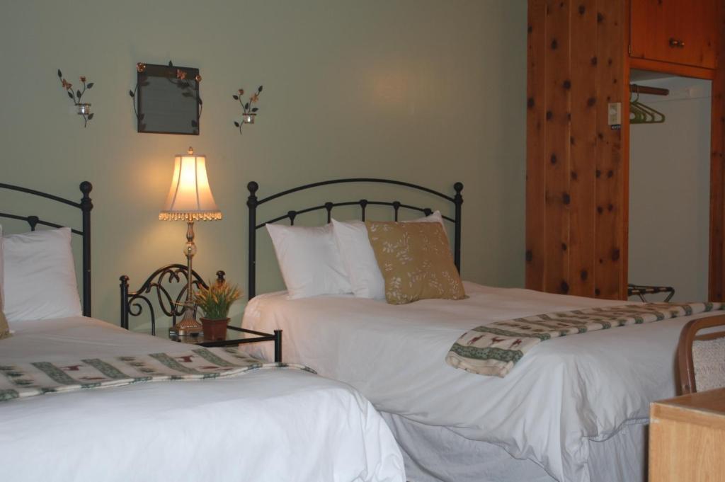 Trees Motel Бишъп Екстериор снимка
