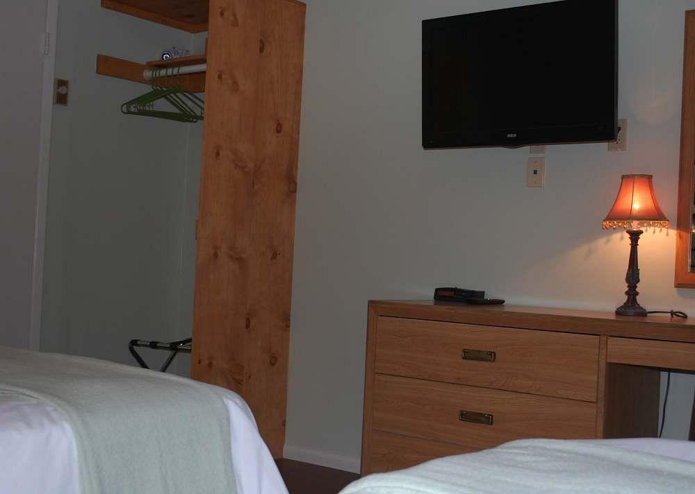 Trees Motel Бишъп Екстериор снимка