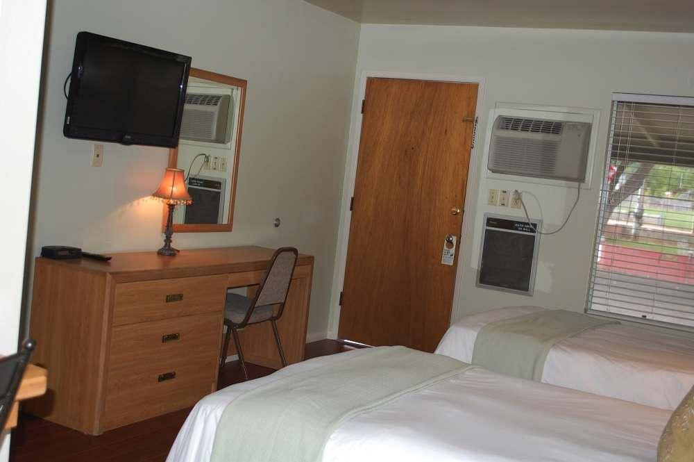 Trees Motel Бишъп Екстериор снимка